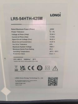 Etykieta parametrów panelu fotowoltaicznego LONGi LR5-54HTH-425M z danymi elektrycznymi i kodem QR