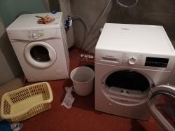 Bosch WTG86400PL - Connecting the outlet of the dryer and washing machine to 1 p