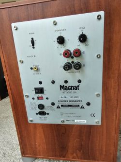 Połączenie głośników ze wzmacniaczem i subwooferem