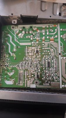 19" LG Flatron W1934S-BN - Po kilkunastu minutach monitor się włącza