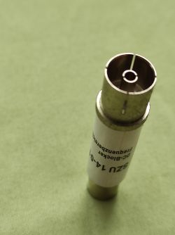 Napięcie 5V między kablem od TV Samsung a tunerem TV PC - ryzyko uszkodzenia?