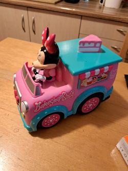 Inna - Nie działająca używana zabawka dziecka: poszukiwana pomoc w naprawie i identyfikacji kabla