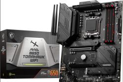 Płyta główna MSI MAG B650 TOMAHAWK WIFI i pudełko, z zaznaczonymi na czerwono slotami na pamięć RAM.