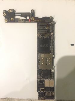 Iphone 6 - Telefon nie włącza się po zalaniu ale ładuje.