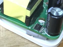 Which Wi-Fi controlled strip with QC? The interior of the Tapo P300 from TP-Link