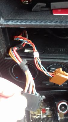 Jak podłączyć Radio Vordon, by pamięć działała po wyłączeniu zapłonu?