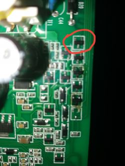 Indesit DSR 15B1 EU - Uszkodzenie modułu po zetknięciu z obudową, brak reakcji podzespołów