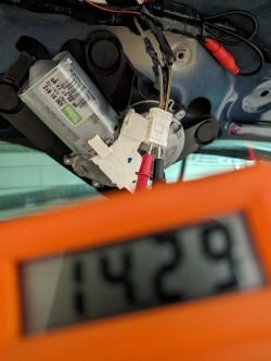 Citroen C4 2013 2.0 HDI - nie działa tylna wycieraczka, sprawdzone bezpieczniki