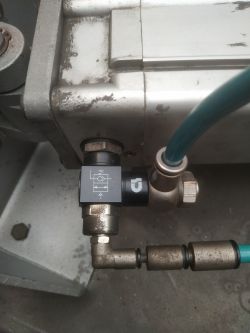 Interpretacja symbolu na zaworze zwrotnym pneumatycznym - zdjęcie