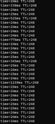 Zrzut ekranu komendy ping z różnymi czasami odpowiedzi do onet.pl.