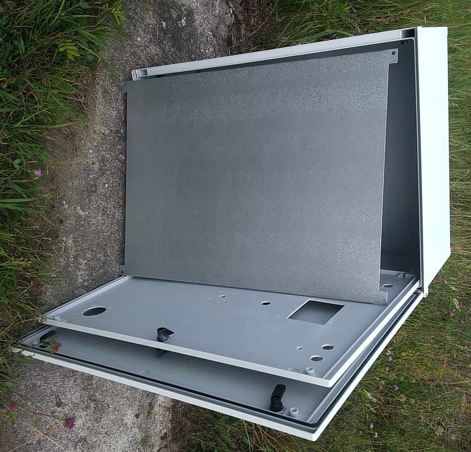 [Sprzedam] Skrzynka elektryczna 80 x 60 x30cm BRES-86