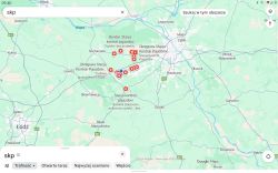 Mapa pokazująca gęste rozmieszczenie stacji kontroli pojazdów w rejonie między Warszawą a Łodzią