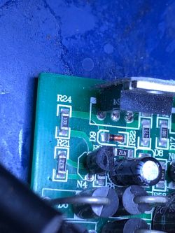 Jaką wartość ma rezystor R24 w przetwornicy VOLT IPS 500 Plus?