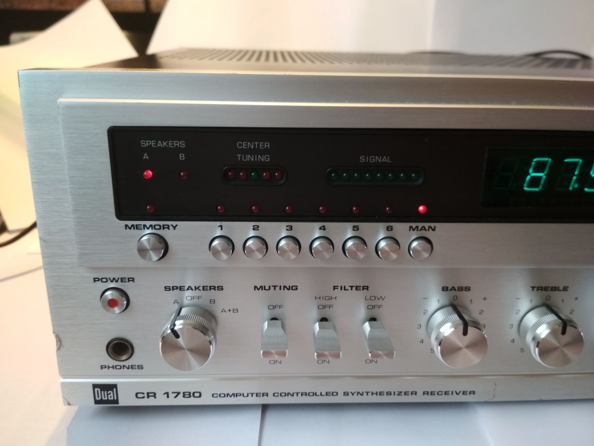 Wnętrze amplitunera Dual CR 1780 elektroda.pl