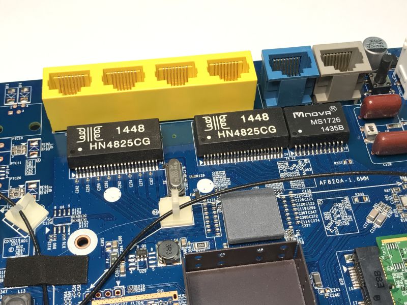 Wnętrze routera ADSL Wi-Fi Telekom Speedport W724V 2013