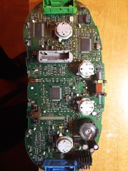 Audi a3 8l0920932L - Licznik VDO nie opadają wskazówki po wyłączeniu zapłonu.