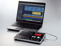 Urządzenie do niezależnego odtwarzania wielu ścieżek audio w studio nagrań