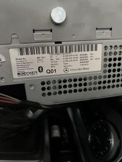 Gdzie podłączyć kabel sygnałowy w radiu becker be7051