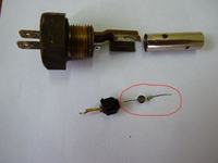 Honda VT-750C 1984 - Identyfikacja elementu czujnika rezerwy paliwa