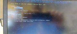 Ekran BIOS z ustawieniami bootowania w trybie Legacy.