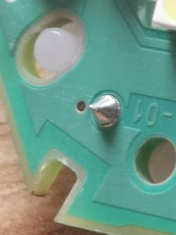 Dlaczego w Audi A4 B6 1.9 130 nie wyświetla się temperatura na desce?