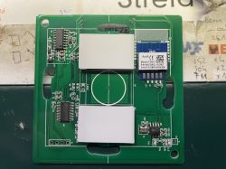 Printed circuit board with electronic components and CB2S communication module.