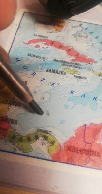 Zbliżenie na mapę z zaznaczeniem krajów Ameryki Środkowej i Karaibów.