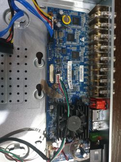 Rejestrator Dahua DHI-HCVR 4116 piszczy i nie wykrywa go laptop/TV