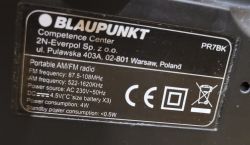 Tabliczka znamionowa radia Blaupunkt PR7BK z informacjami technicznymi.