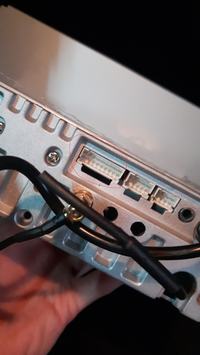 BMW E39 - Jak podłączyć wzmacniacz i subwoofer do radia z Androidem 4.4.4?