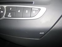 Jak wymontować oryginalne radio w Renault Laguna III ?