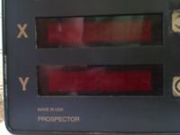 Proszę o informacje na temat wyświetlacza liniału frezarki