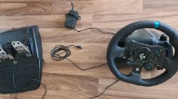Logitech G923 – okrągła wtyczka zamiast USB przy kierownicy?
