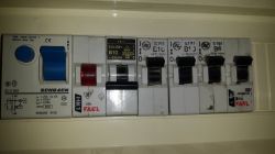 Elfa E81 B10 Miniature Circuit Breaker: Switch Stuck in Middle Position & No Current Issue Elfa E81 B10 Miniature Circuit Breaker: Switch Stuck in Middle Position & No Current Issue