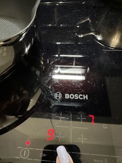 Bosch PUE631BB2E - błąd na płycie indukcyjnej podczas gotowania na kilku miejscach jednocześnie