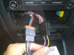 Pioneer mvh-s100ub w VW Golf IV się wyłącza i nie włącza - co robić?