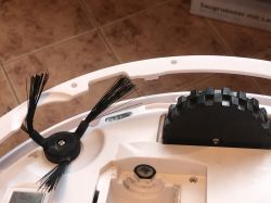 Wnętrze odkurzacza smart/robota sprzątającego z WiFi Medion 13277