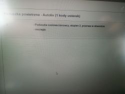 Zrzut ekranu diagnostyki błędu poduszki powietrznej w Peugeot 206, informujący o przerwie w obwodzie poduszki kierowcy.