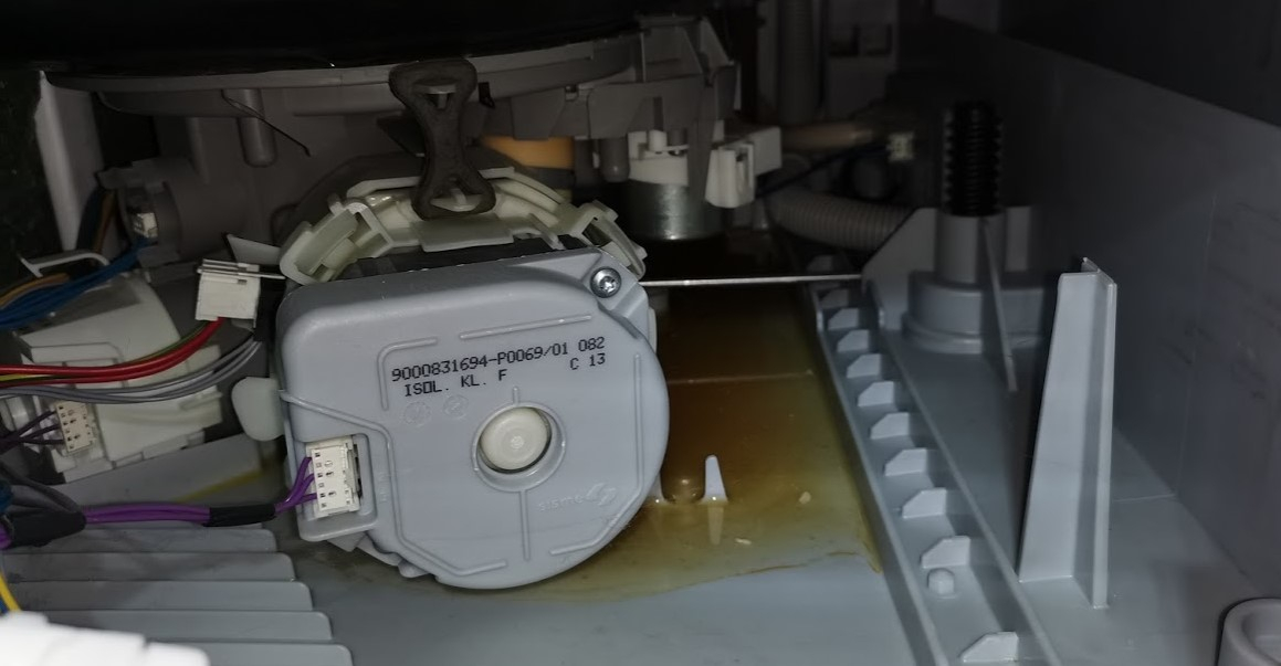 Zmywarka Bosch SMV50E70EU/36 - Pompa odpływowa cały czas próbuje ...