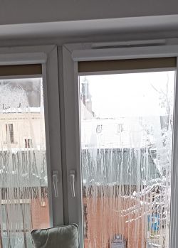 Jak uszczelnić okna i rozwiązać problem parowania/zamarzania wody?
