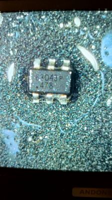 Układ scalony z oznaczeniem 63043P 478 na płytce PCB.