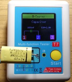 Ujemna wartość ESR w kondensatorze stałym 22µF/250V - pomiar, przyczyny i możliwe konsekwencje