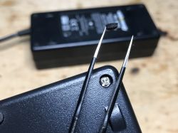 Naprawa 30 zasilaczy do laptopa - przegląd popularnych usterek