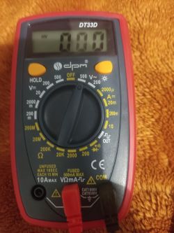 Jak sprawdzić przebicie elektryczne na urządzeniach domowych przy użyciu miernika?