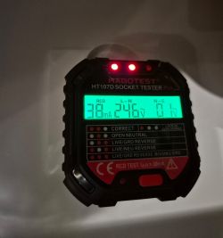 Podłączenie opiekacza spowodowało wyłączenie bezpieczników i stopienie kabla | Spalona różnicówka?