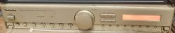 Panel przedni amplitunera Technics SA-E10 z widocznymi przyciskami i pokrętłem.