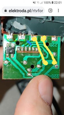 Jak zewrzeć sterownik lamp choinkowych LED, by uniknąć domyślnego migania?