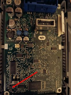 Lokalizacja eeprom z PIN-em w wyświetlaczu CID Opel Astra – gdzie szukać?