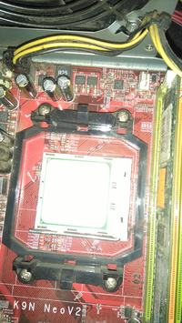 Komputer wyłącza się samoczynnie - dolny wentylator nie działa, czy to chłodzenie CPU?