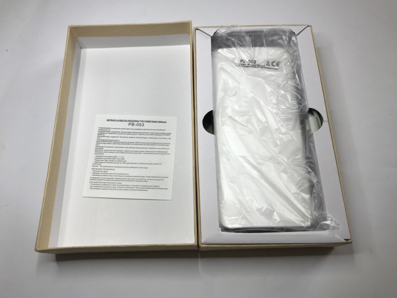Powerbank PB-053 w białym opakowaniu z instrukcją i folią ochronną